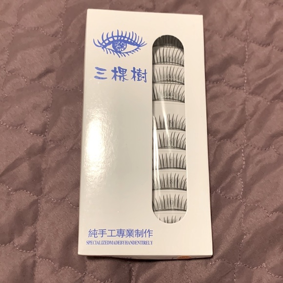 False Eyelashes Set of 8- Pack of 10 Eyelashes/5 Pairs - Picture 2 of 9